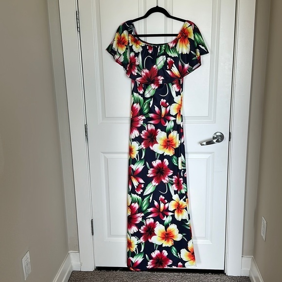 Brand new fitted floral maxi off the shoulders size medium - Picture 1 of 3